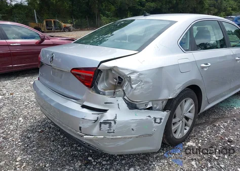 2018 Volkswagen Passat 2.0T Se z USA, uszkodzony, nr VIN 1VWBA7A37JC044940